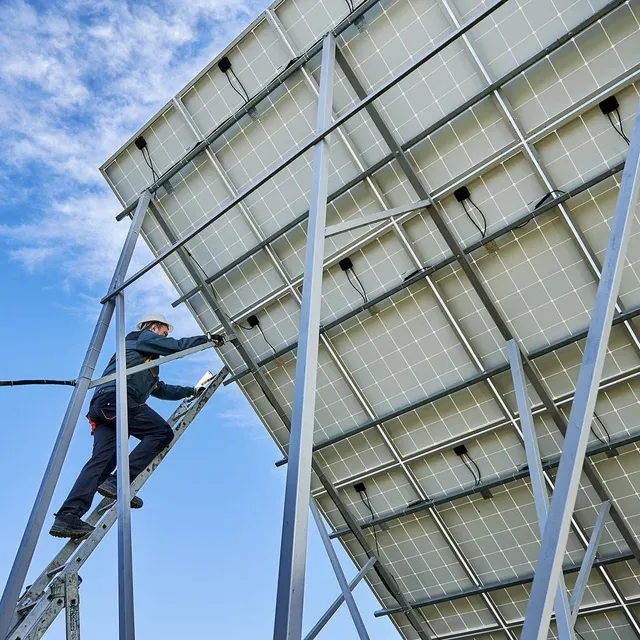 Instalación de paneles solares por XISOEM